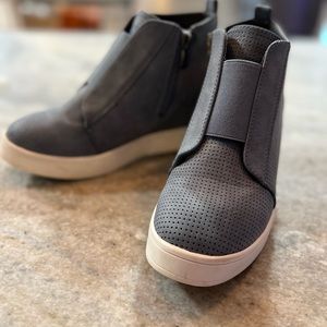 Wedge sneakers size 8